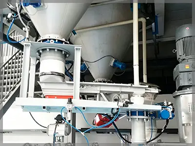 Compact vibrating feeder